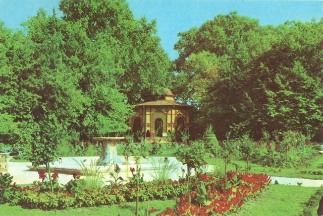2060-1 - Buziaș. Vedere din parc